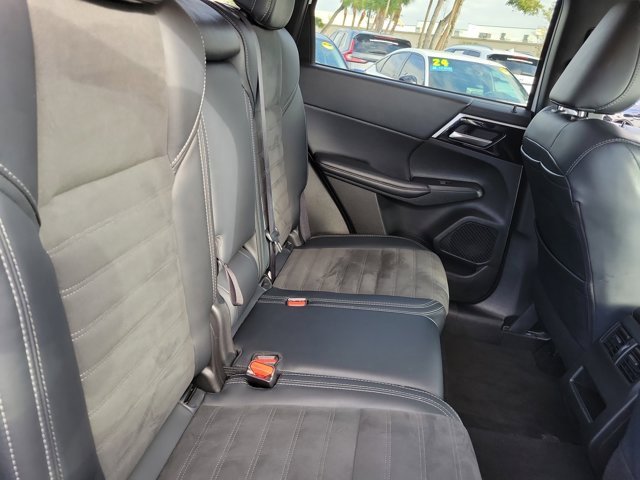 Used 2024 Mitsubishi Outlander SE image 10