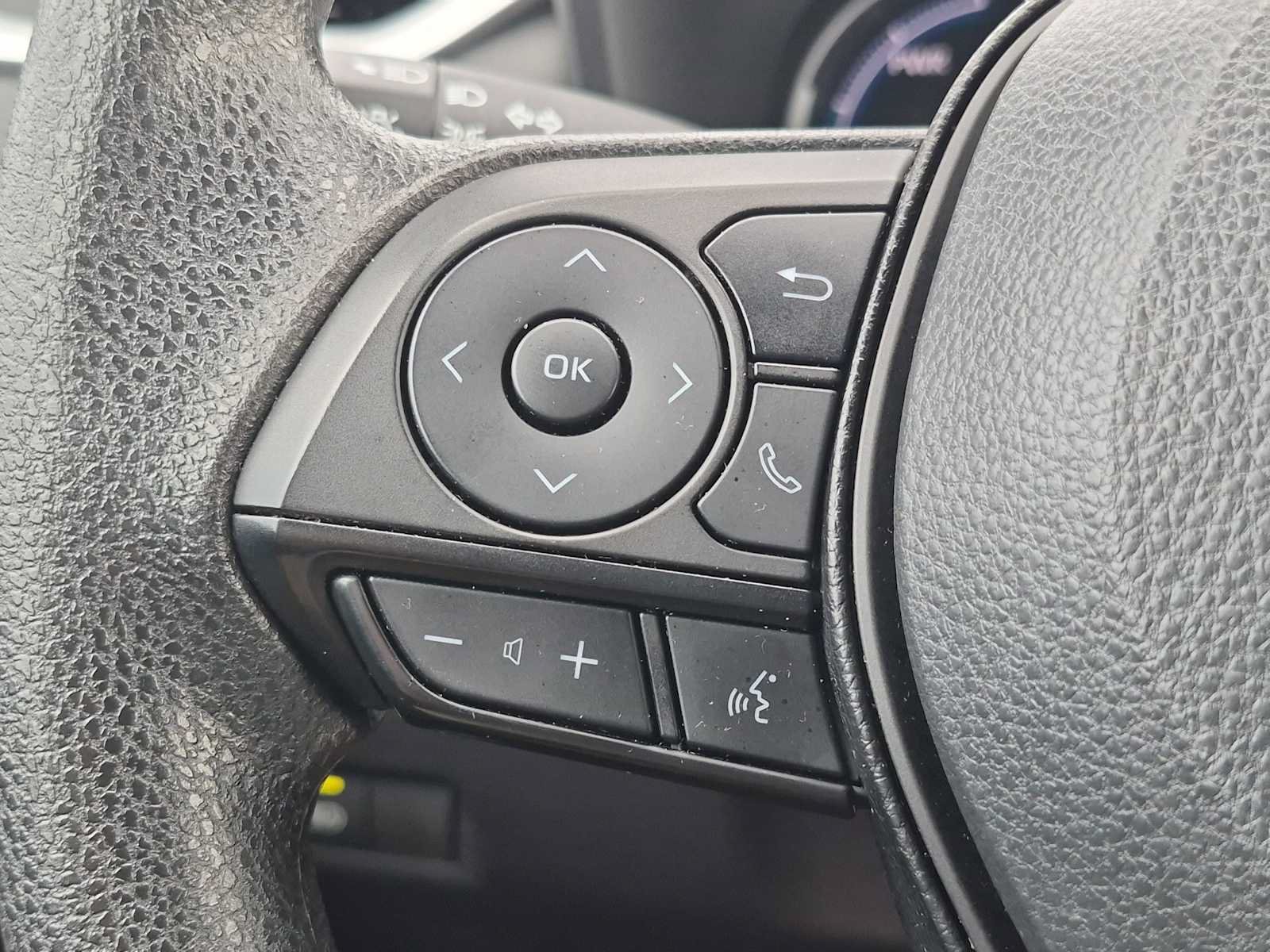 Used 2025 Toyota RAV4 LE AWD/4WD image 22