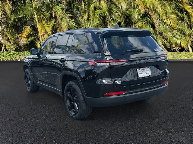 Used 2024 Jeep Grand Cherokee Altitude RWD image 8