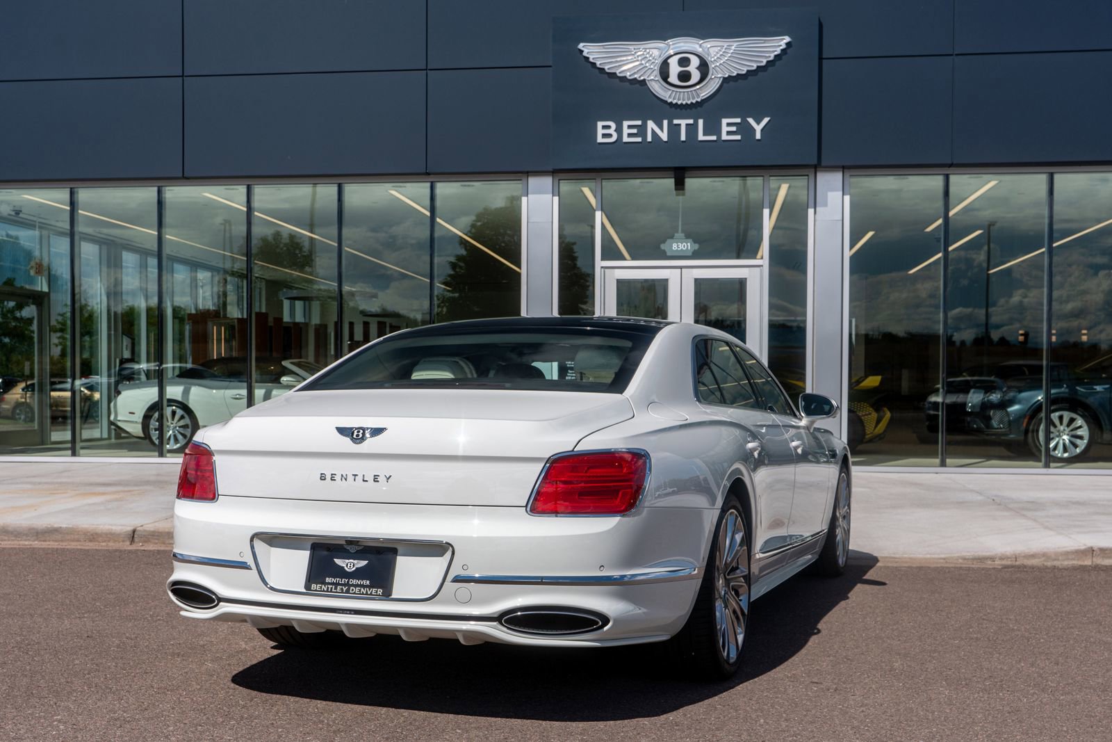 Certified 2025 Bentley Flying Spur Plug-In Hybrid image 16