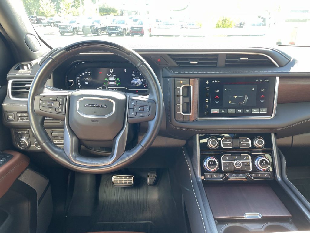 Used 2024 GMC Yukon Denali Ultimate AWD/4WD image 16