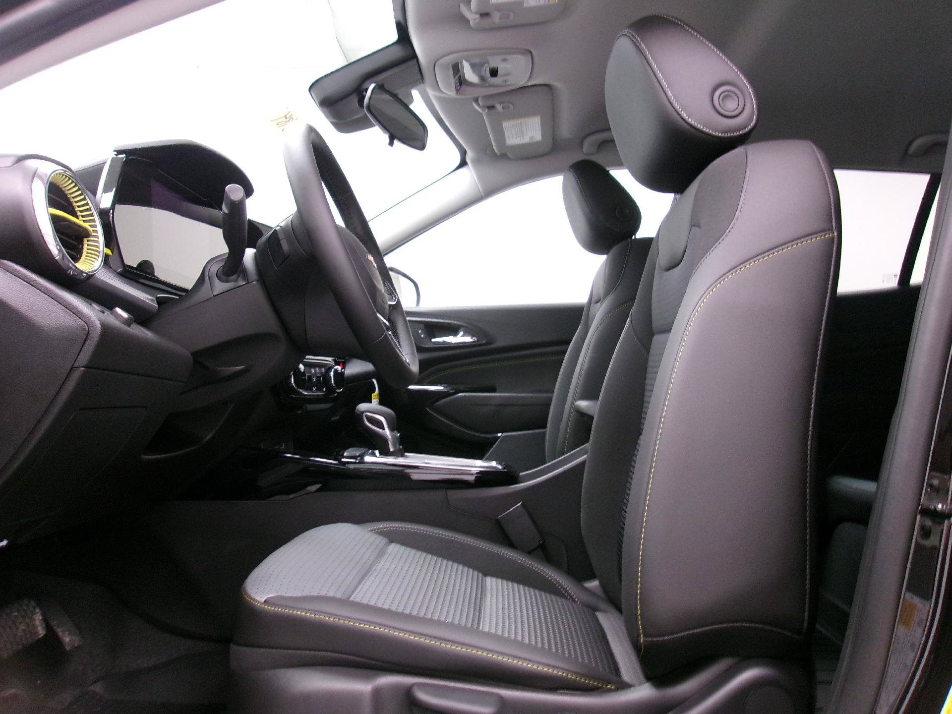 New 2026 Chevrolet Trax LT w/ Driver Confidence Package FWD image 8