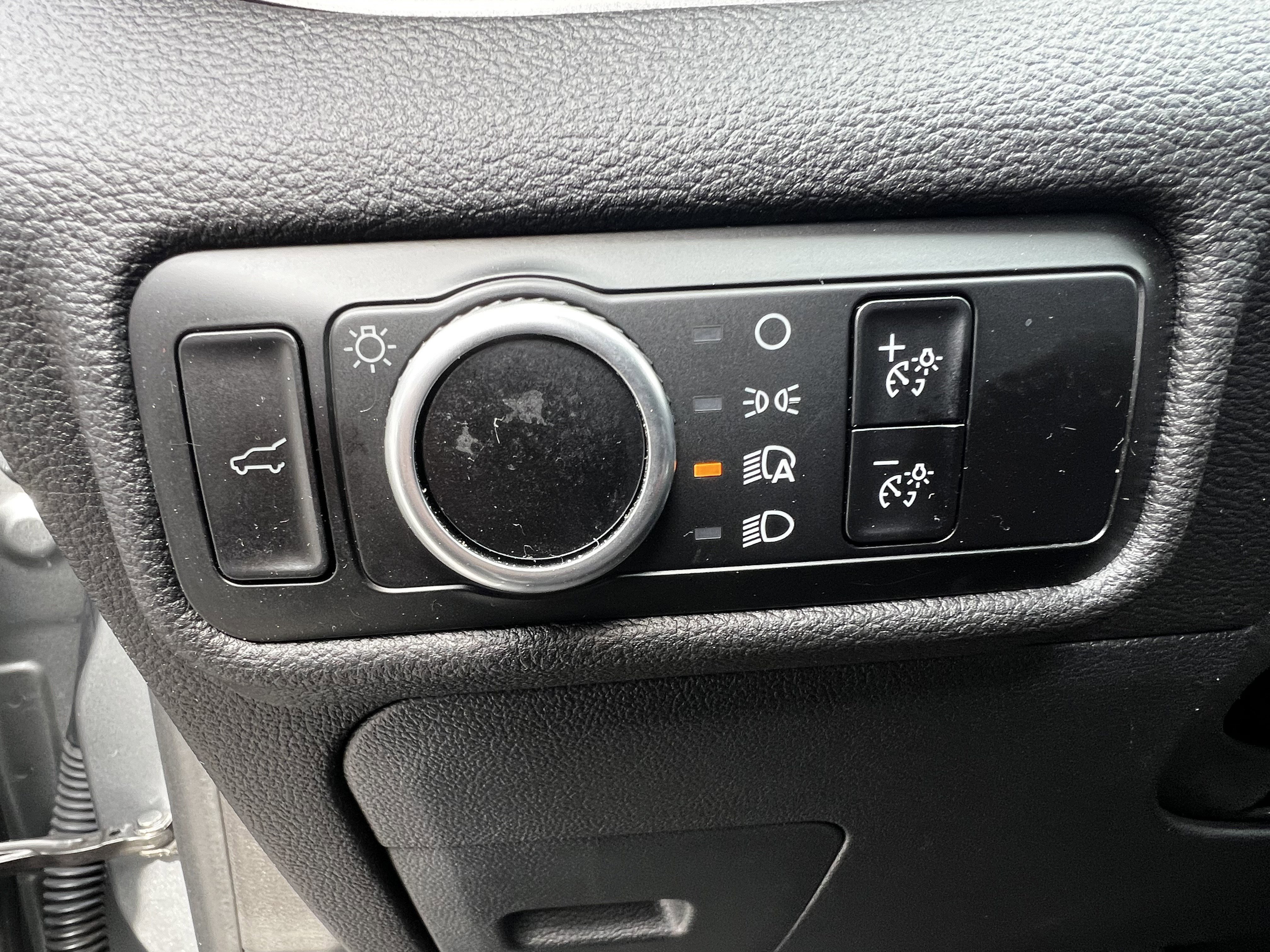 Used 2023 Ford Explorer XLT image 15