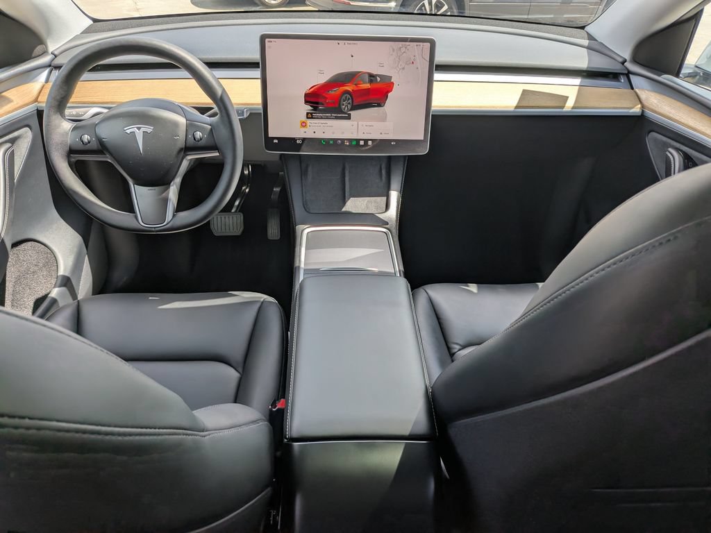 Used 2024 Tesla Model Y Long Range AWD/4WD image 16