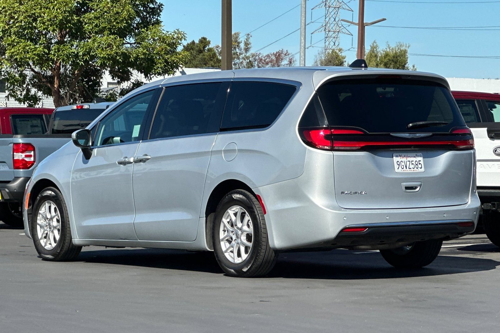 Certified 2023 Chrysler Pacifica Touring-L FWD image 7
