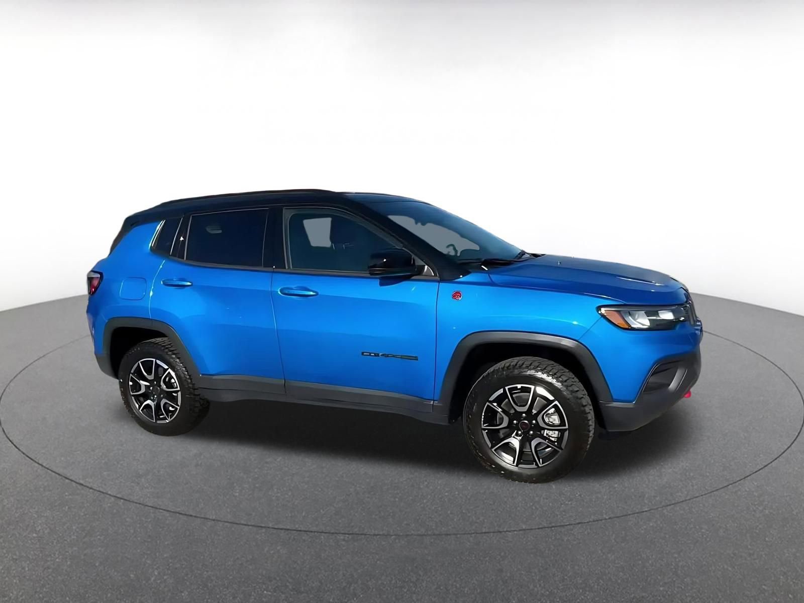 Used 2025 Jeep Compass Trailhawk video 2