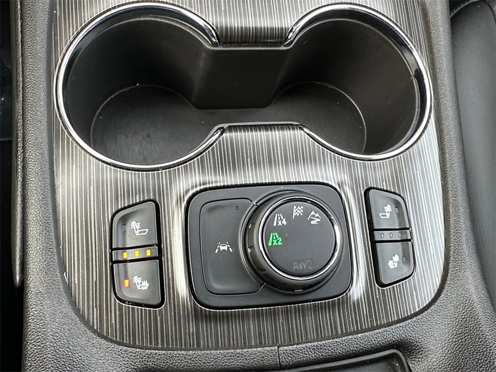 Used 2022 GMC Acadia SLT w/ LPO, Floor Liner Package image 18