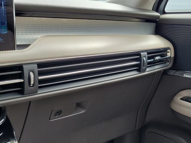 Certified 2024 Lincoln Corsair FWD image 28