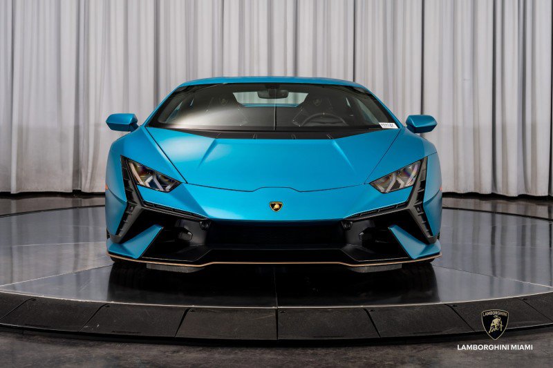 Used 2024 Lamborghini Huracan Tecnica image 3