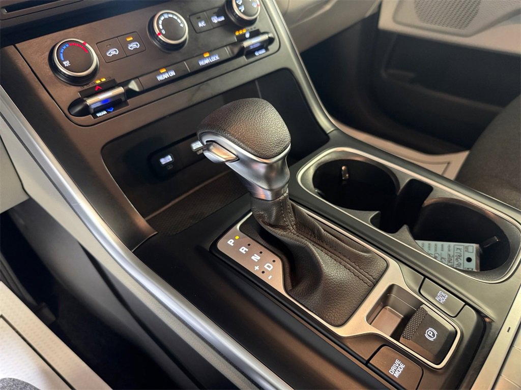 Used 2023 Kia Carnival LX image 21