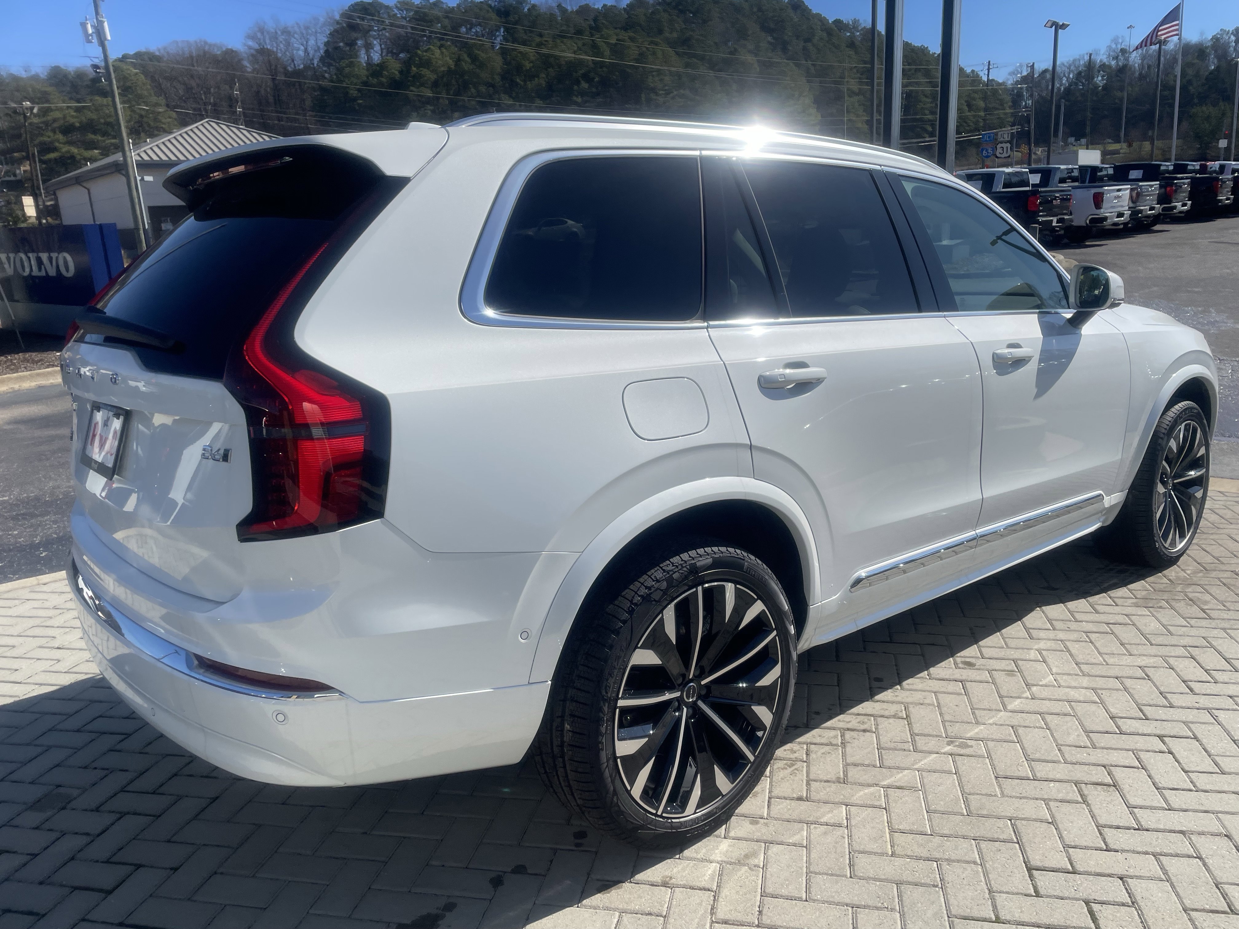 New 2026 Volvo XC90 B6 Ultra w/ Protection Package image 3