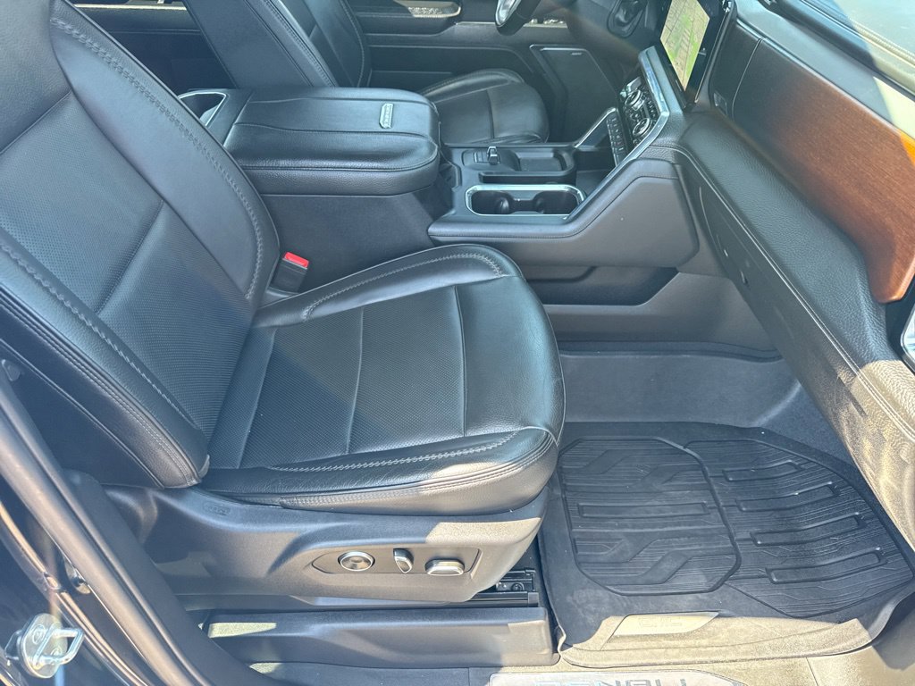 Used 2024 GMC Sierra 3500 Denali w/ Denali Reserve Package AWD/4WD image 28