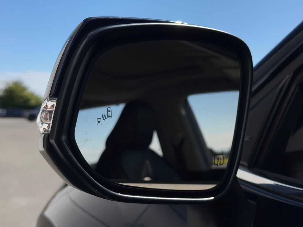 Used 2022 Toyota Highlander XLE AWD/4WD image 32