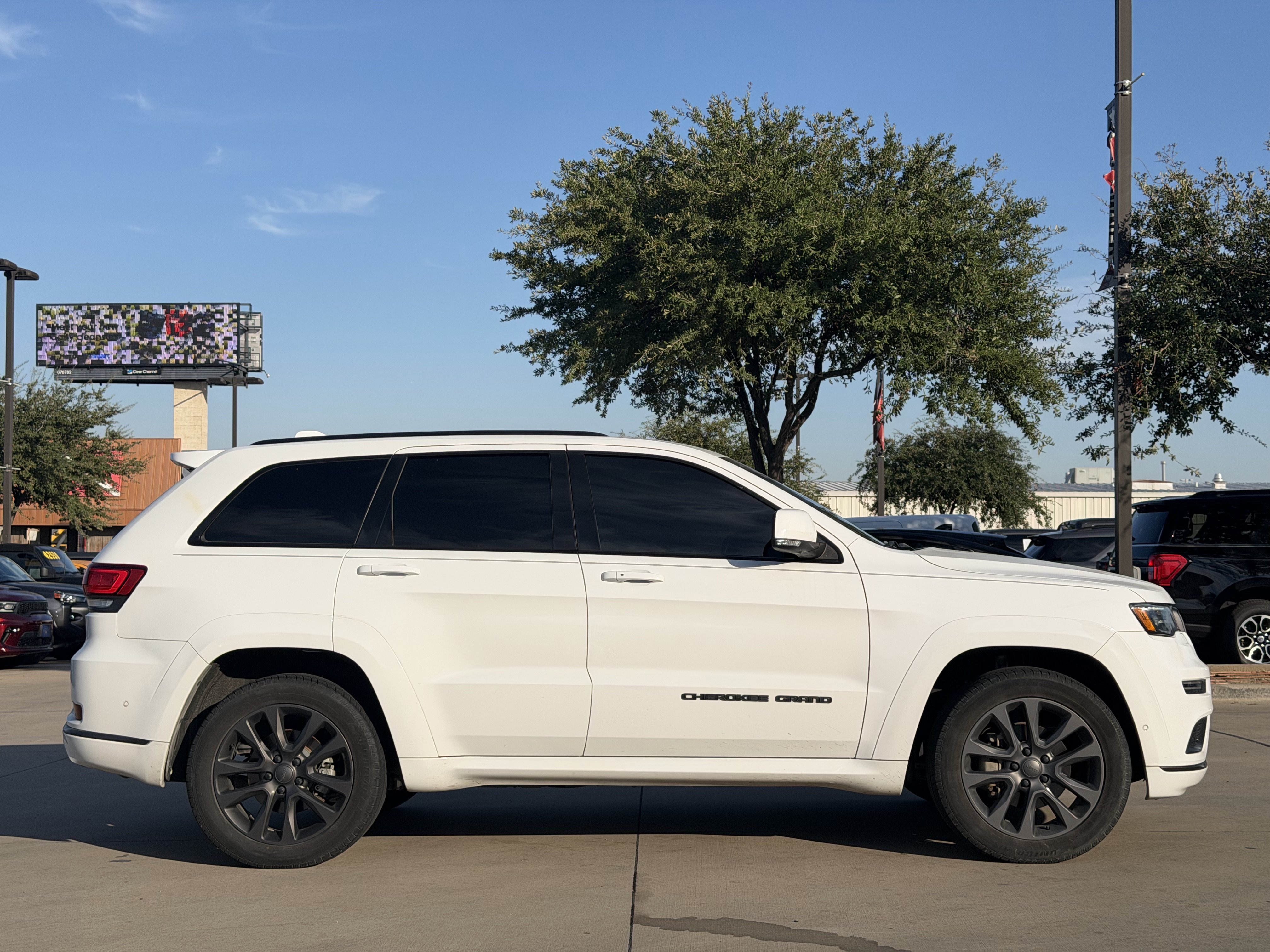 Used 2018 Jeep Grand Cherokee High Altitude RWD image 3