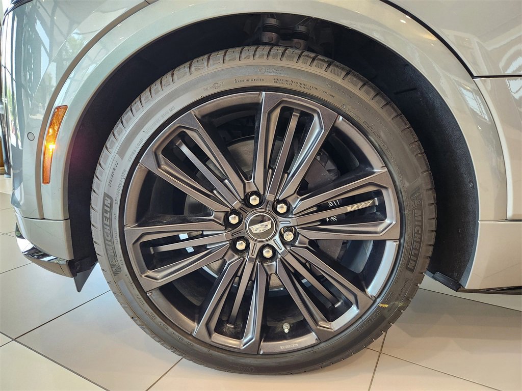 New 2026 Cadillac Lyriq V image 7