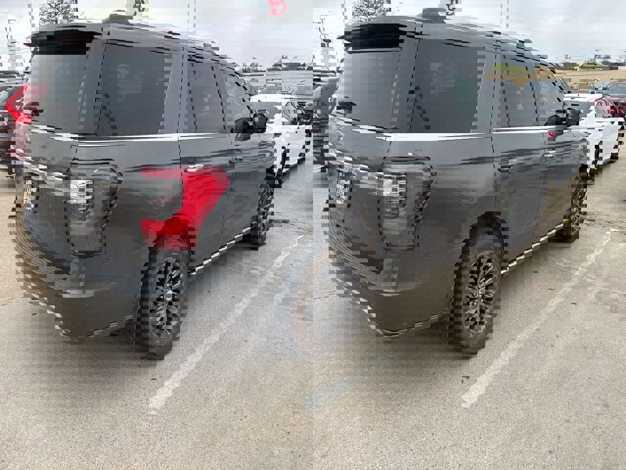 Used 2020 Ford Expedition Limited w/ Equipment Group 301A image 3