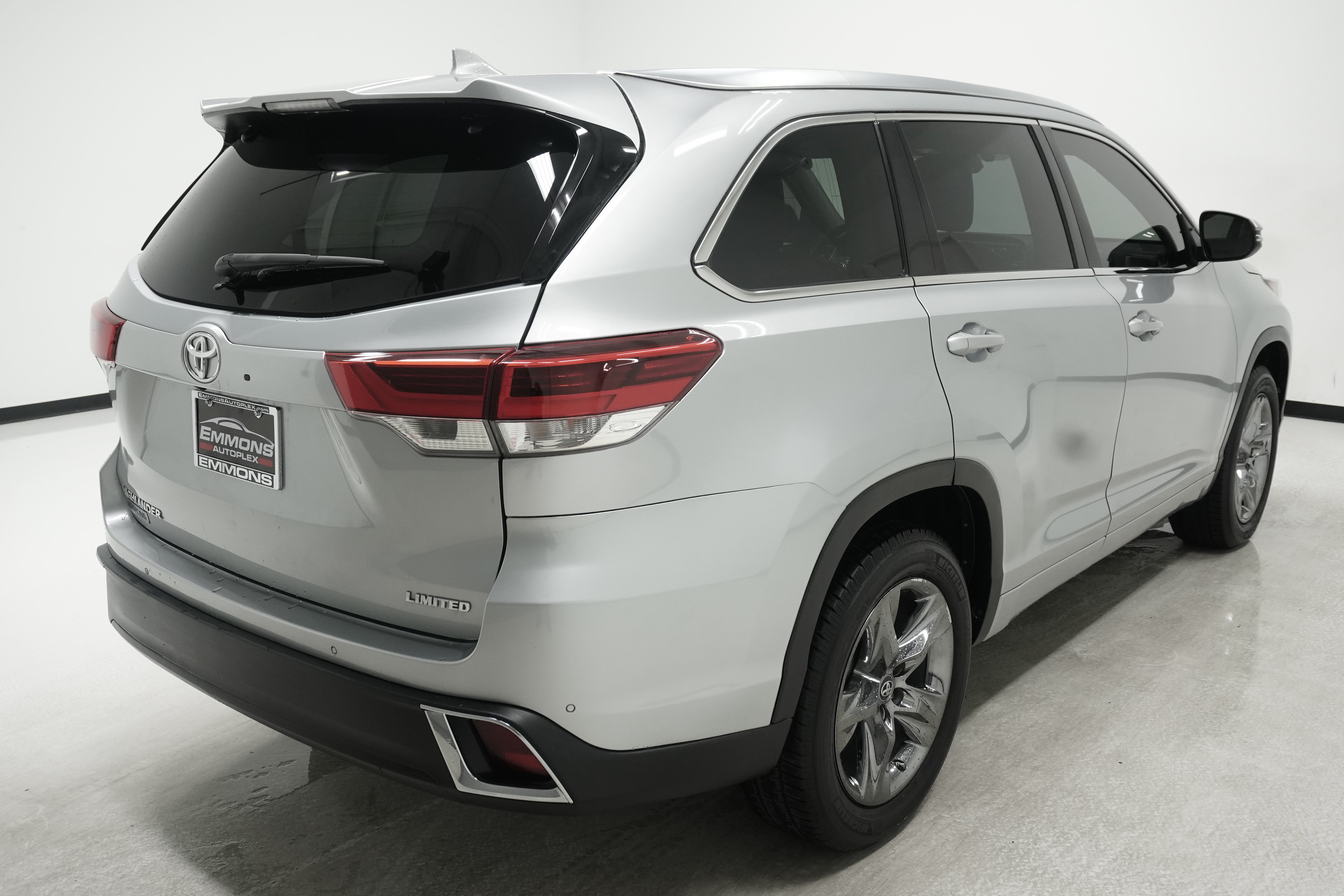 Used 2017 Toyota Highlander Limited Platinum FWD image 4