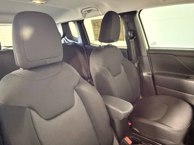 Used 2023 Jeep Renegade Latitude AWD/4WD image 52