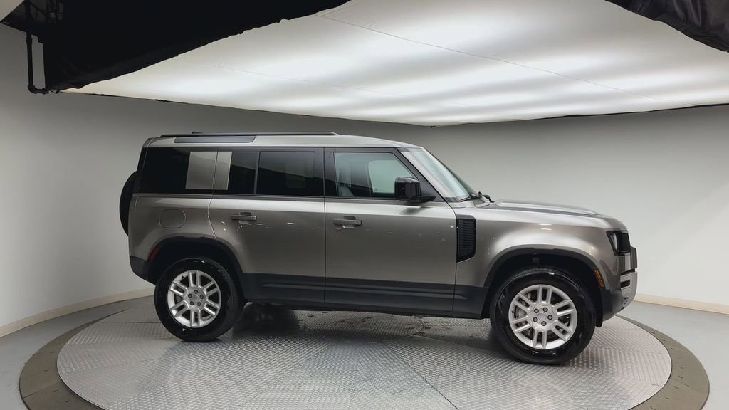 Used 2025 Land Rover Defender 110 S image 9