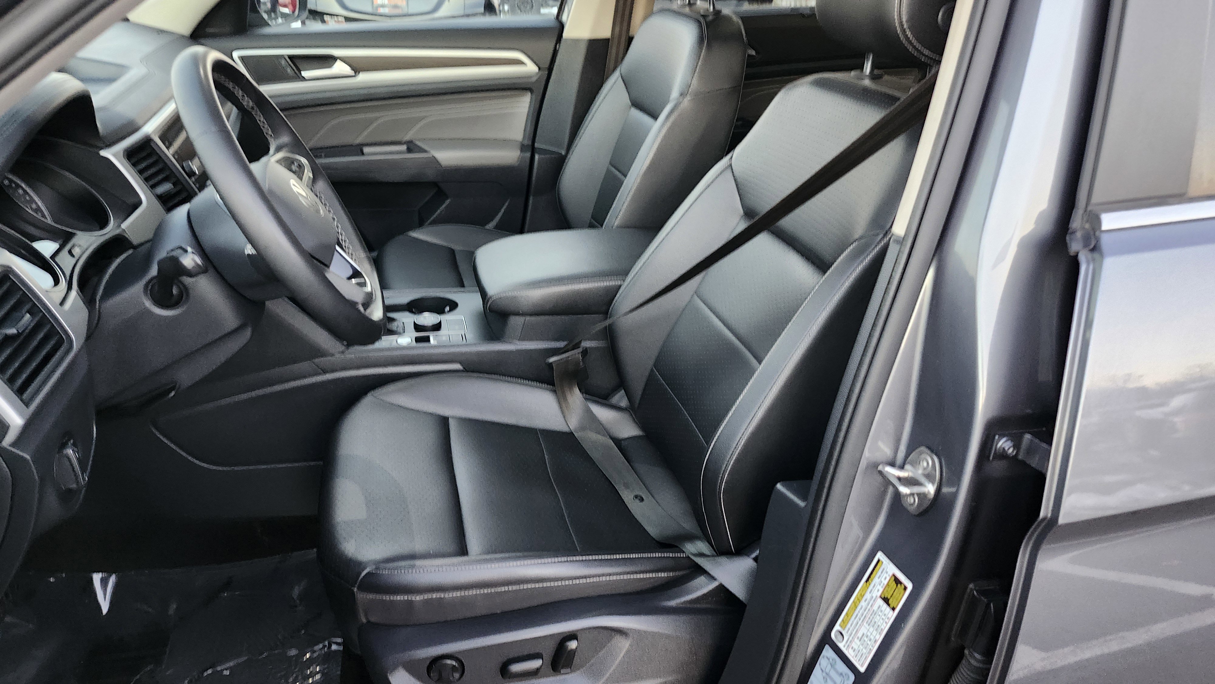 Used 2021 Volkswagen Atlas SE w/ Panoramic Sunroof Package image 26