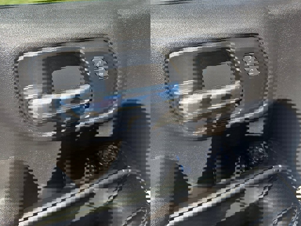 Used 2025 Chevrolet Silverado 1500 W/T image 9