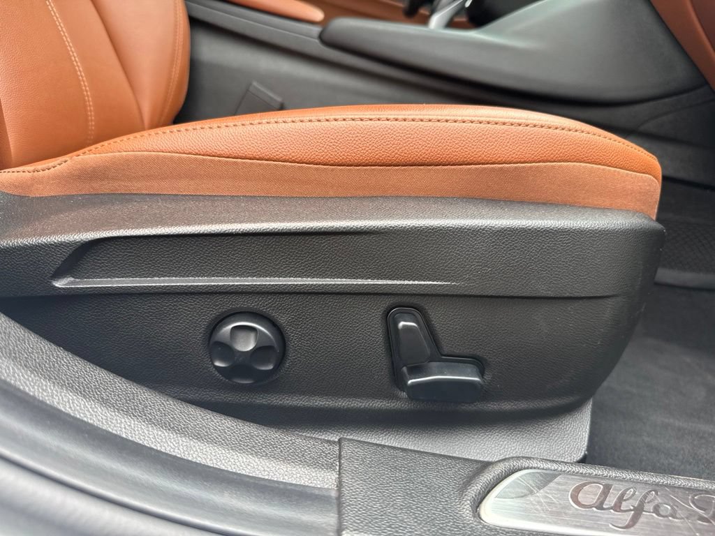 Used 2019 Alfa Romeo Giulia AWD image 68