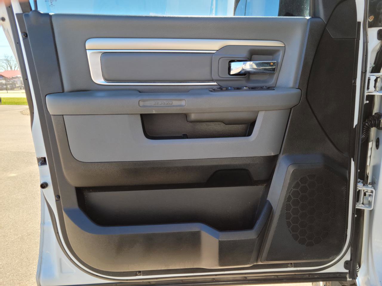 Used 2017 RAM 2500 SLT image 8