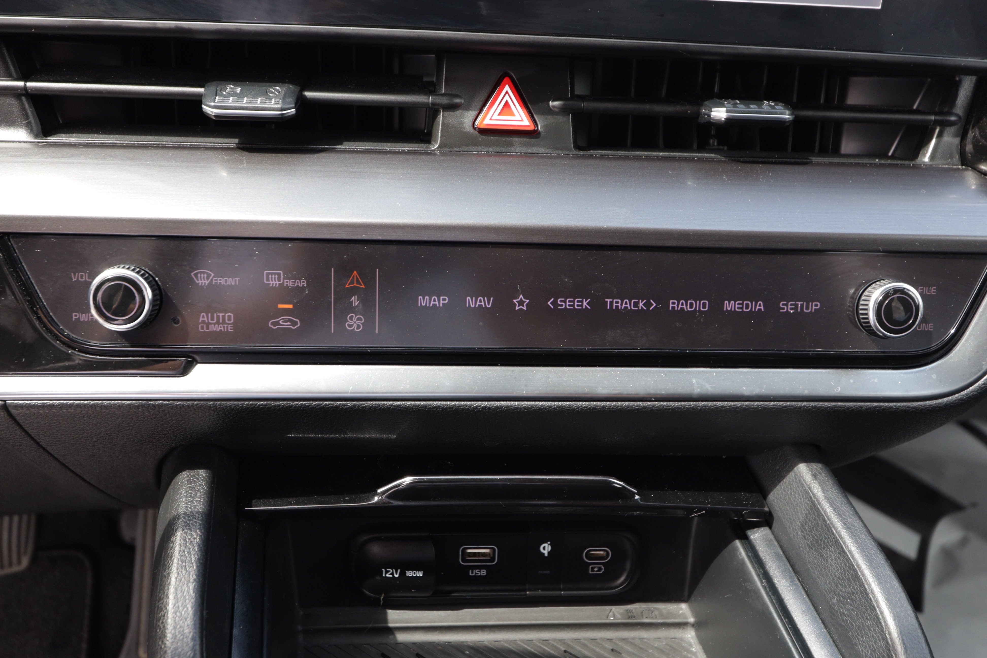 Used 2023 Kia Sportage EX AWD/4WD image 10