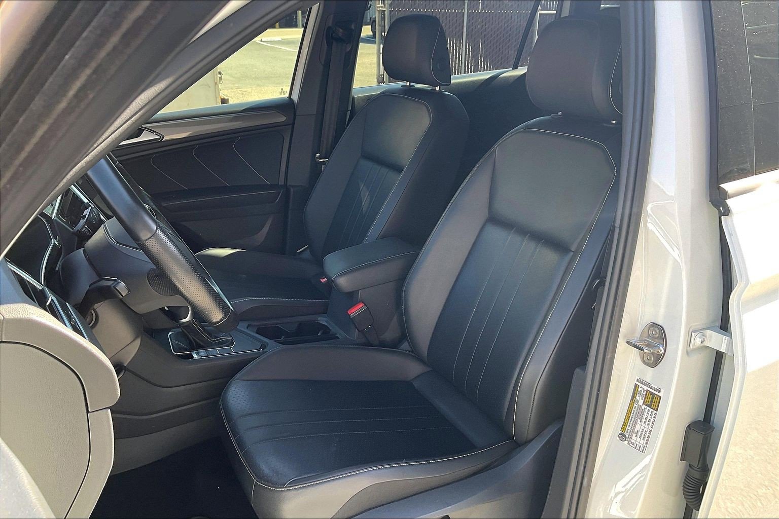 Certified 2022 Volkswagen Tiguan SE R-Line FWD image 24