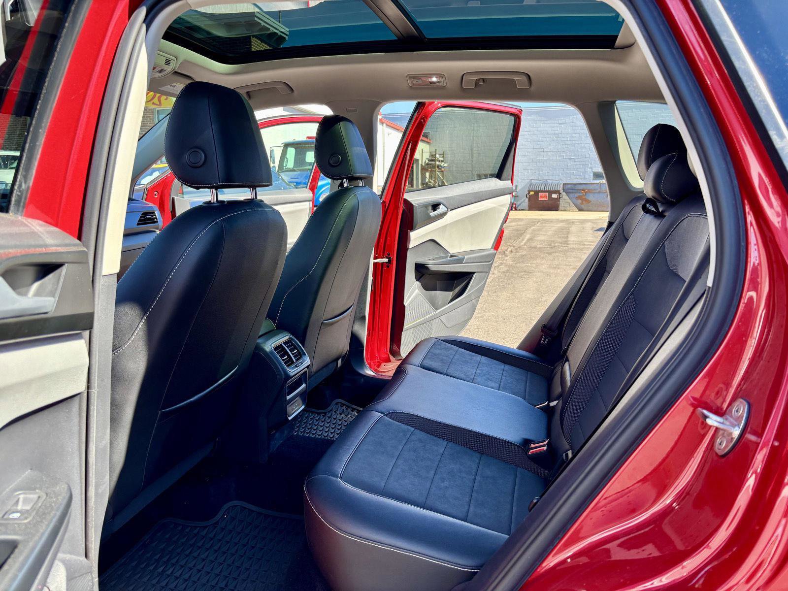 Used 2022 Volkswagen Taos SE image 16