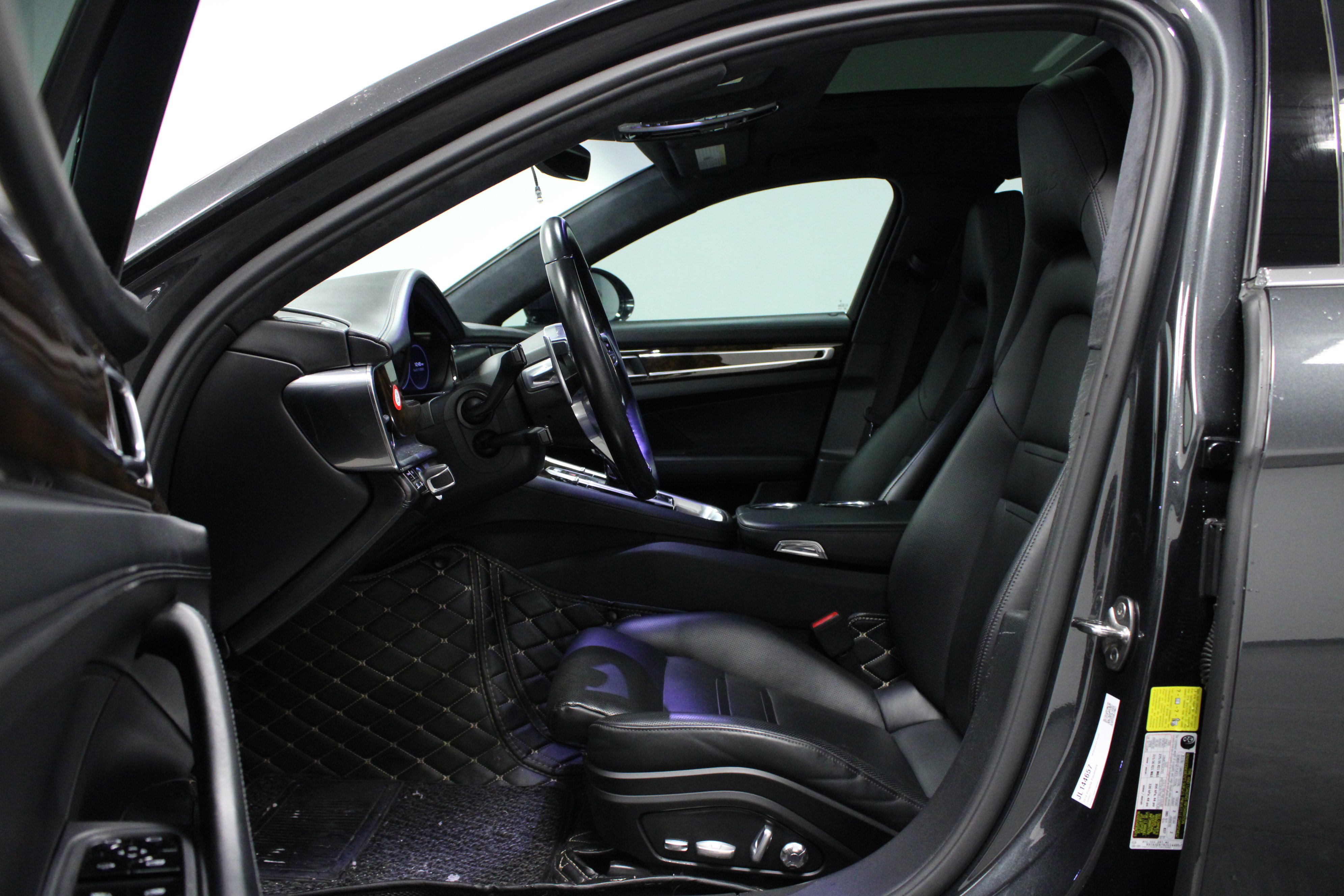 Used 2018 Porsche Panamera Turbo S image 12