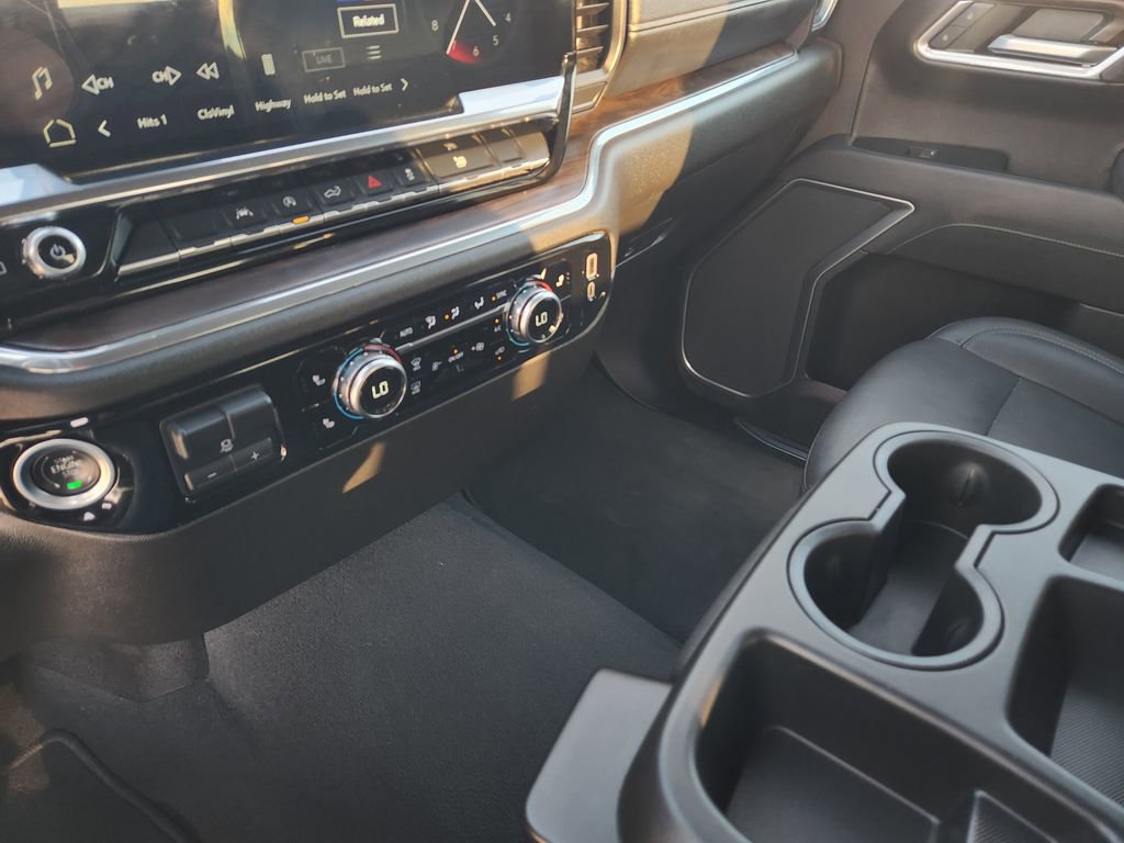 Used 2025 GMC Sierra 1500 SLT image 25