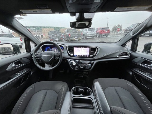 Used 2022 Chrysler Pacifica Touring image 36
