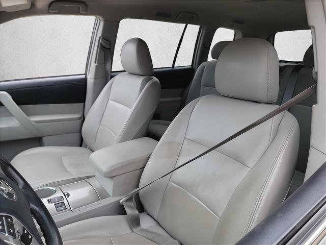 Used 2012 Toyota Highlander 4WD w/ Tech Pkg image 13