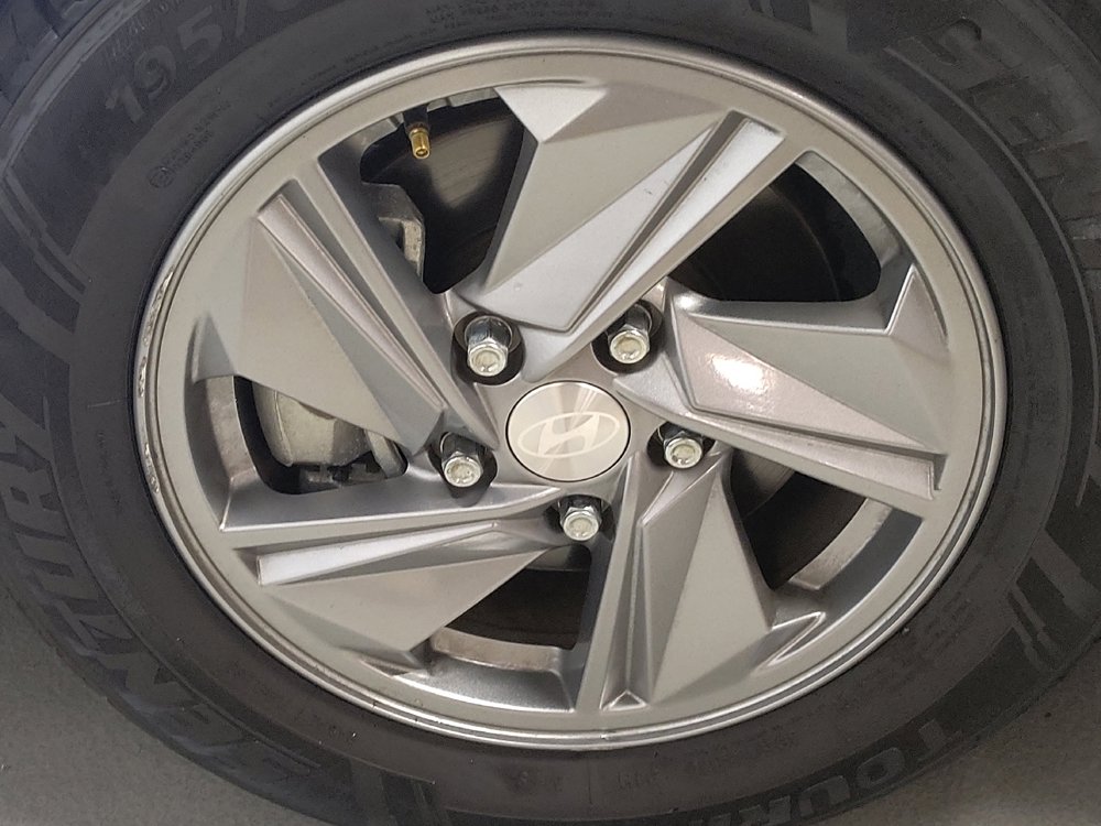 Used 2024 Hyundai Elantra SE FWD image 31