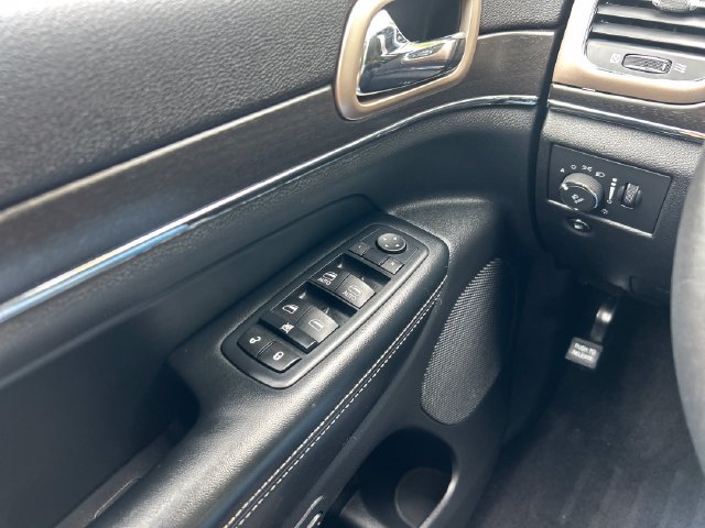 Used 2016 Jeep Grand Cherokee Limited AWD/4WD image 11
