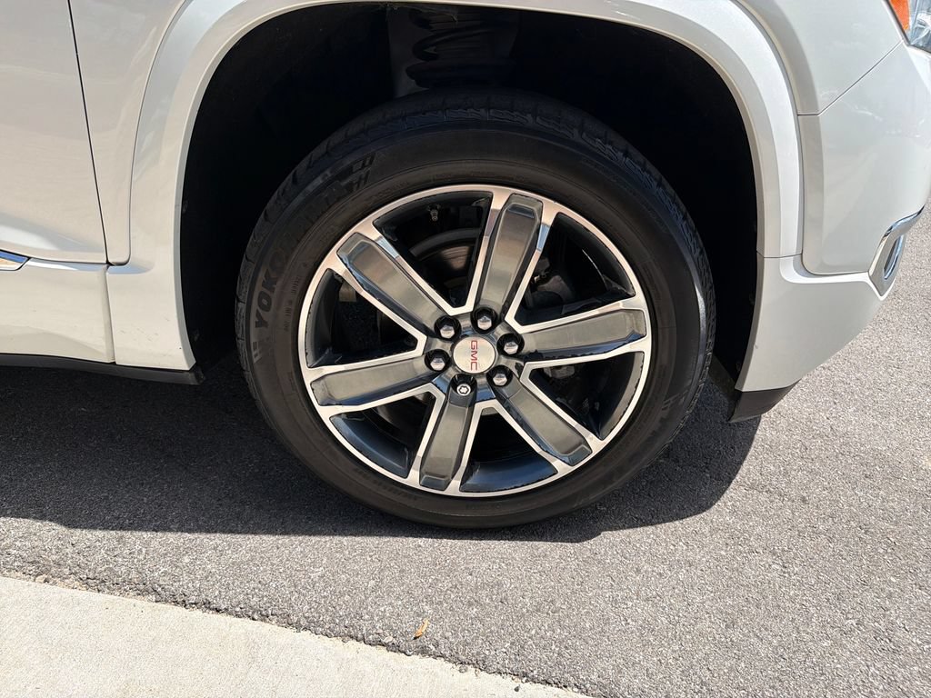 Used 2019 GMC Acadia Denali w/ Technology Package FWD image 14