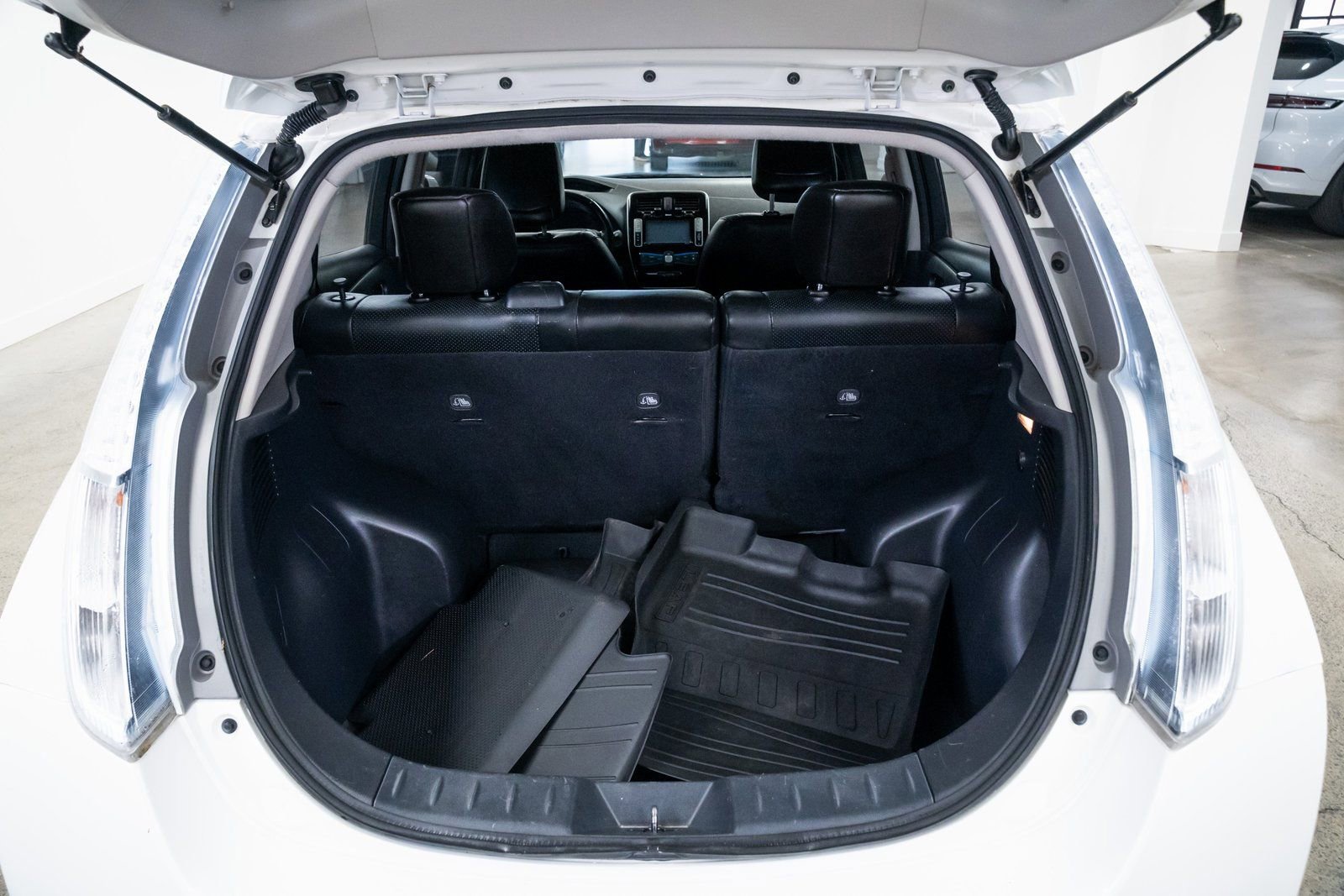 Used 2013 Nissan Leaf SL image 8