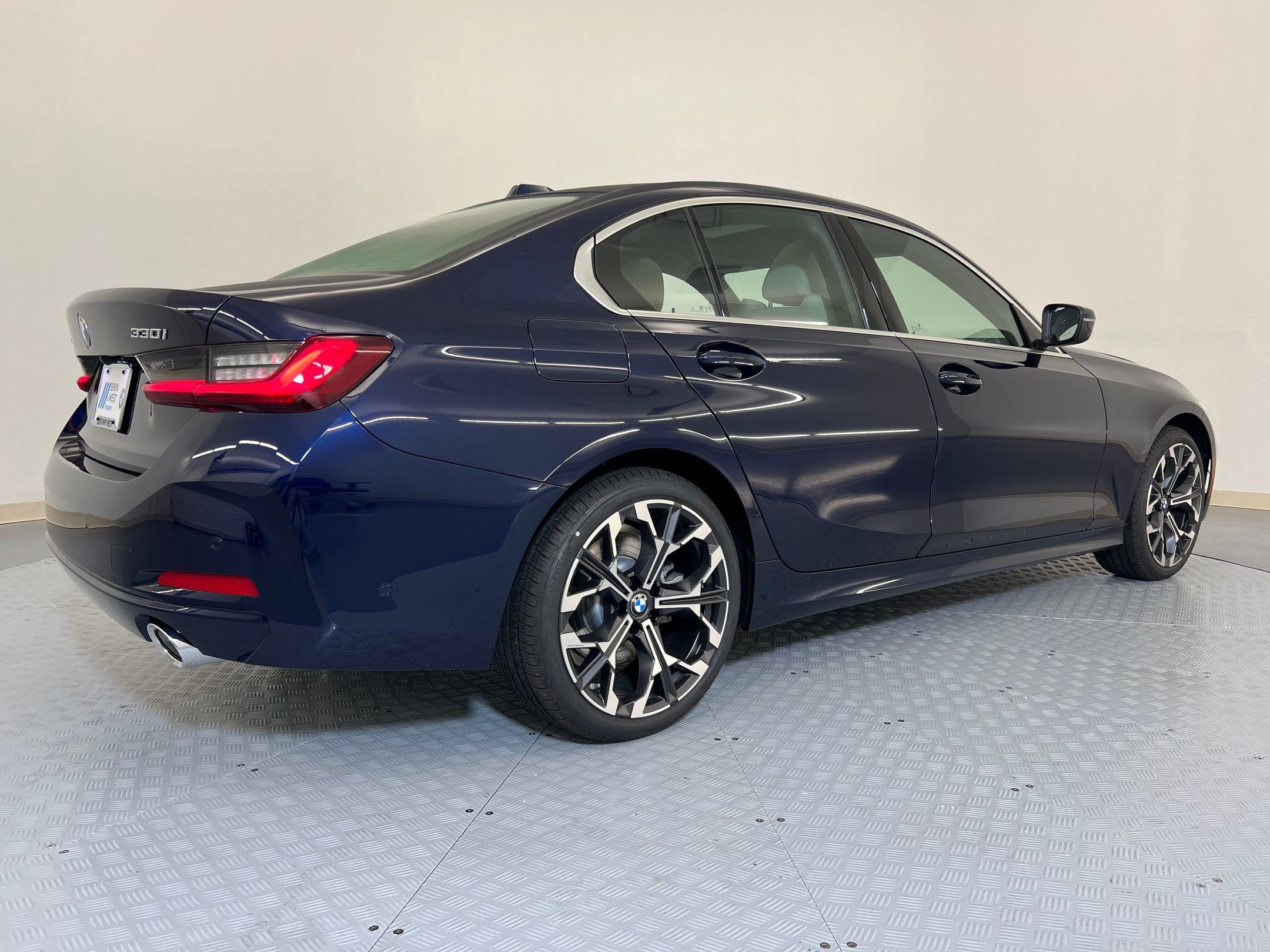 Used 2026 BMW 330i xDrive Sedan w/ Premium Package AWD/4WD image 9