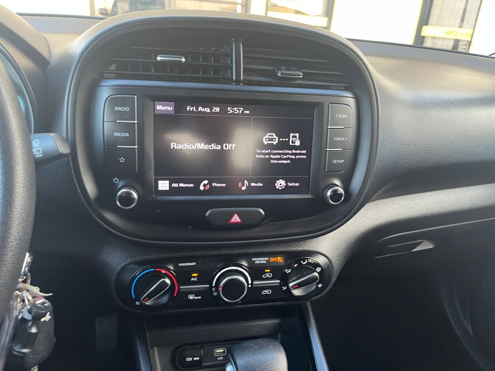 Used 2025 Kia Soul LX w/ LX Technology Package FWD image 16