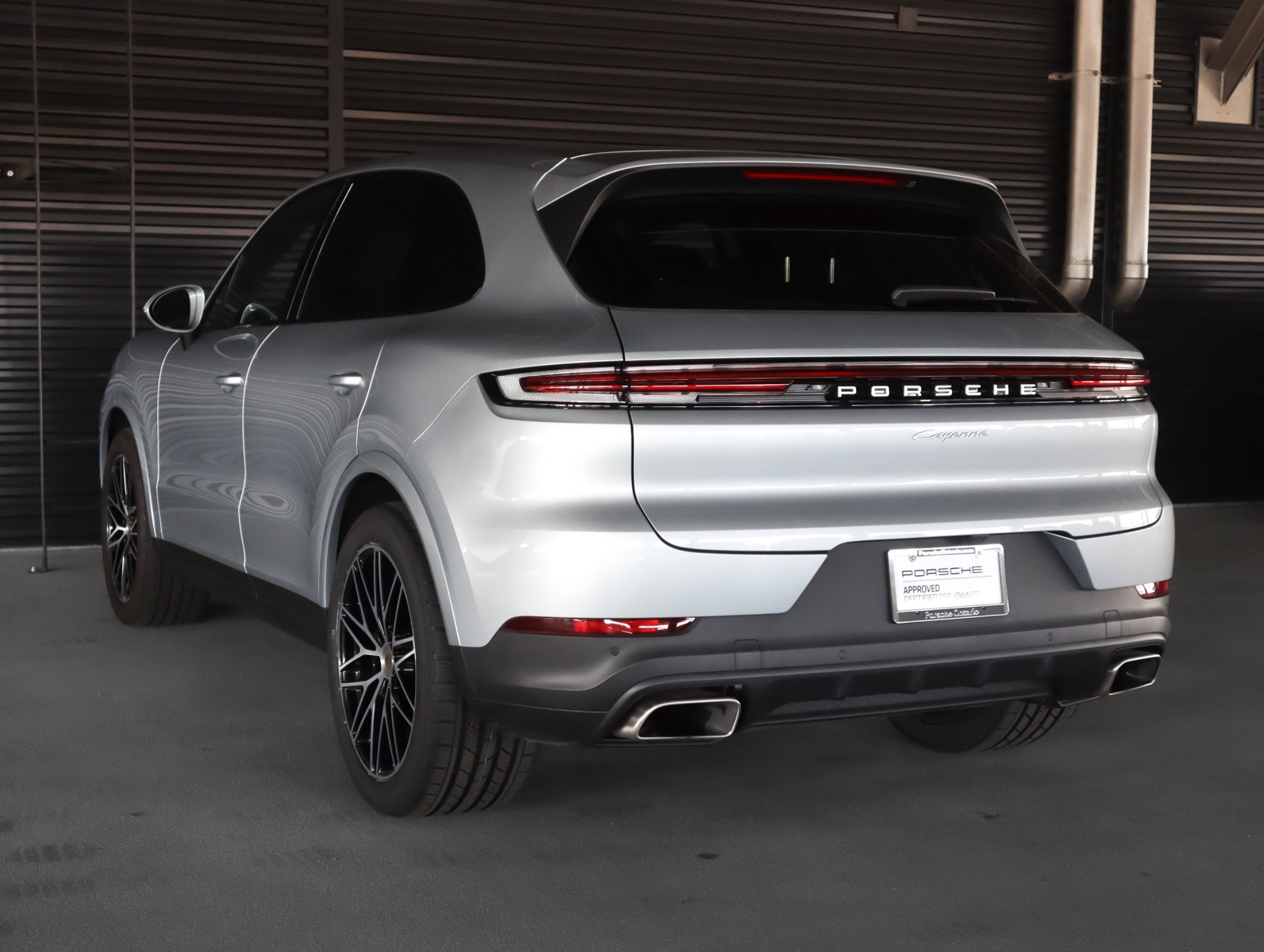 Certified 2024 Porsche Cayenne AWD/4WD image 3
