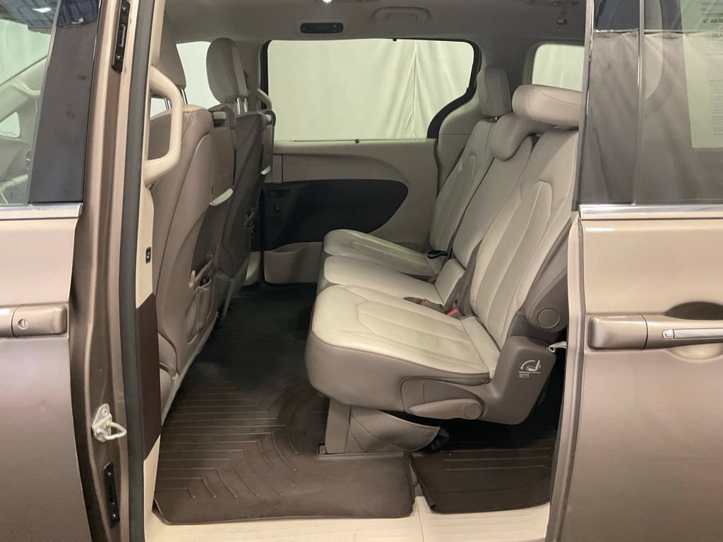 Used 2017 Chrysler Pacifica Touring-L Plus FWD image 31