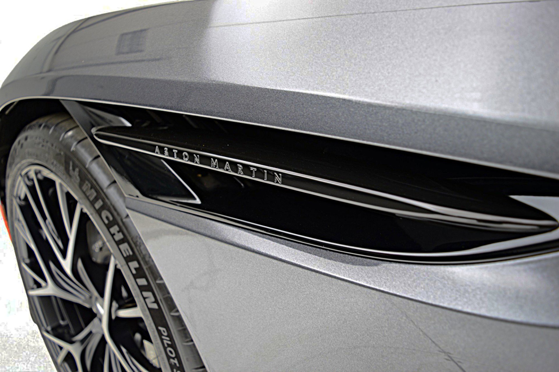 Used 2024 Aston Martin DB12 Coupe image 4