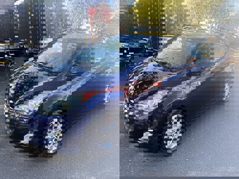 Used 2013 Hyundai Elantra GLS w/ Preferred Pkg image 2