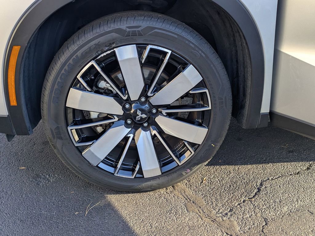 Used 2025 Mitsubishi Outlander SE image 31