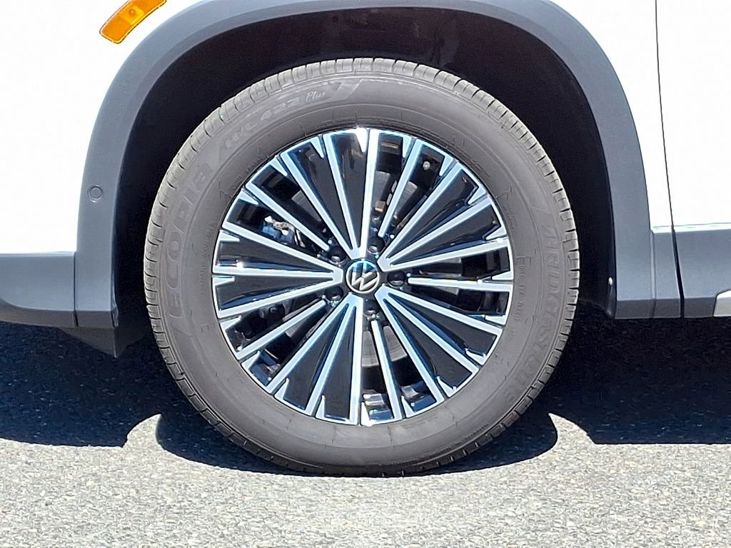 Certified 2025 Volkswagen Tiguan S w/ 18" Wheel Package image 8