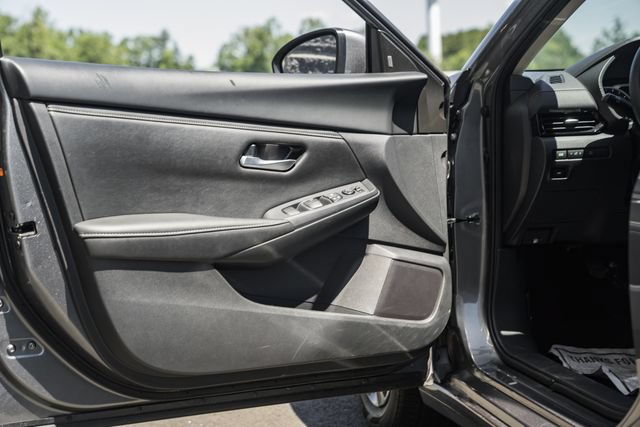 Used 2025 Nissan Sentra SV FWD image 38