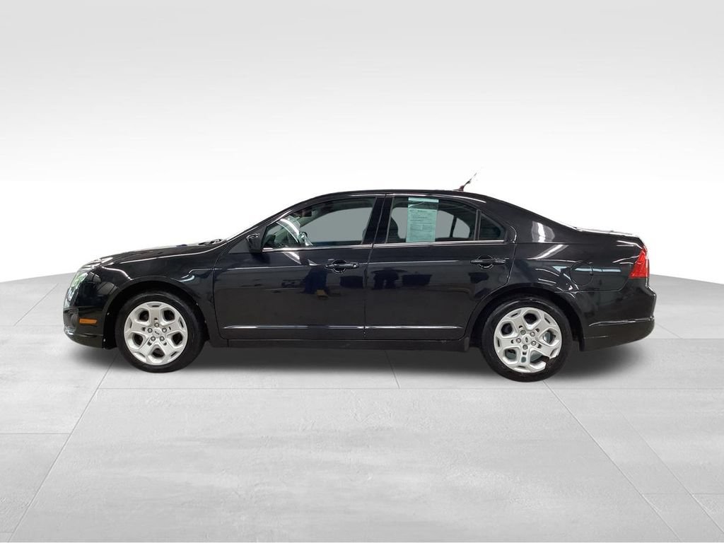 Used 2010 Ford Fusion SE FWD image 2