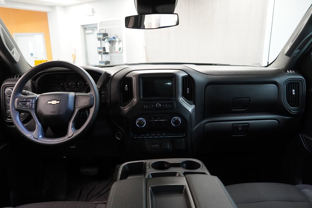 Used 2025 Chevrolet Silverado 1500 Custom image 9