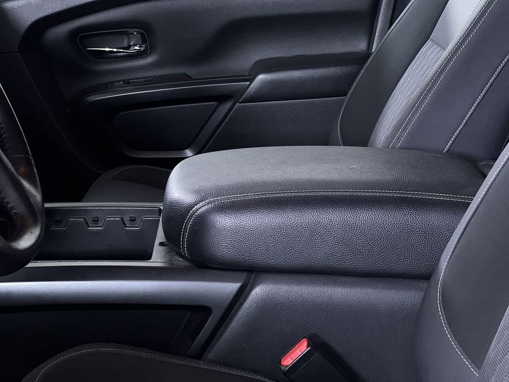 Used 2023 Nissan Titan SV w/ SV Convenience Package image 23